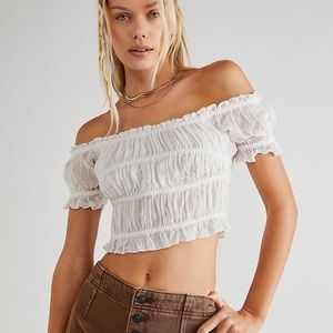 Free people One cheri top. SIZE :XS color: IVORY condition : New with tags